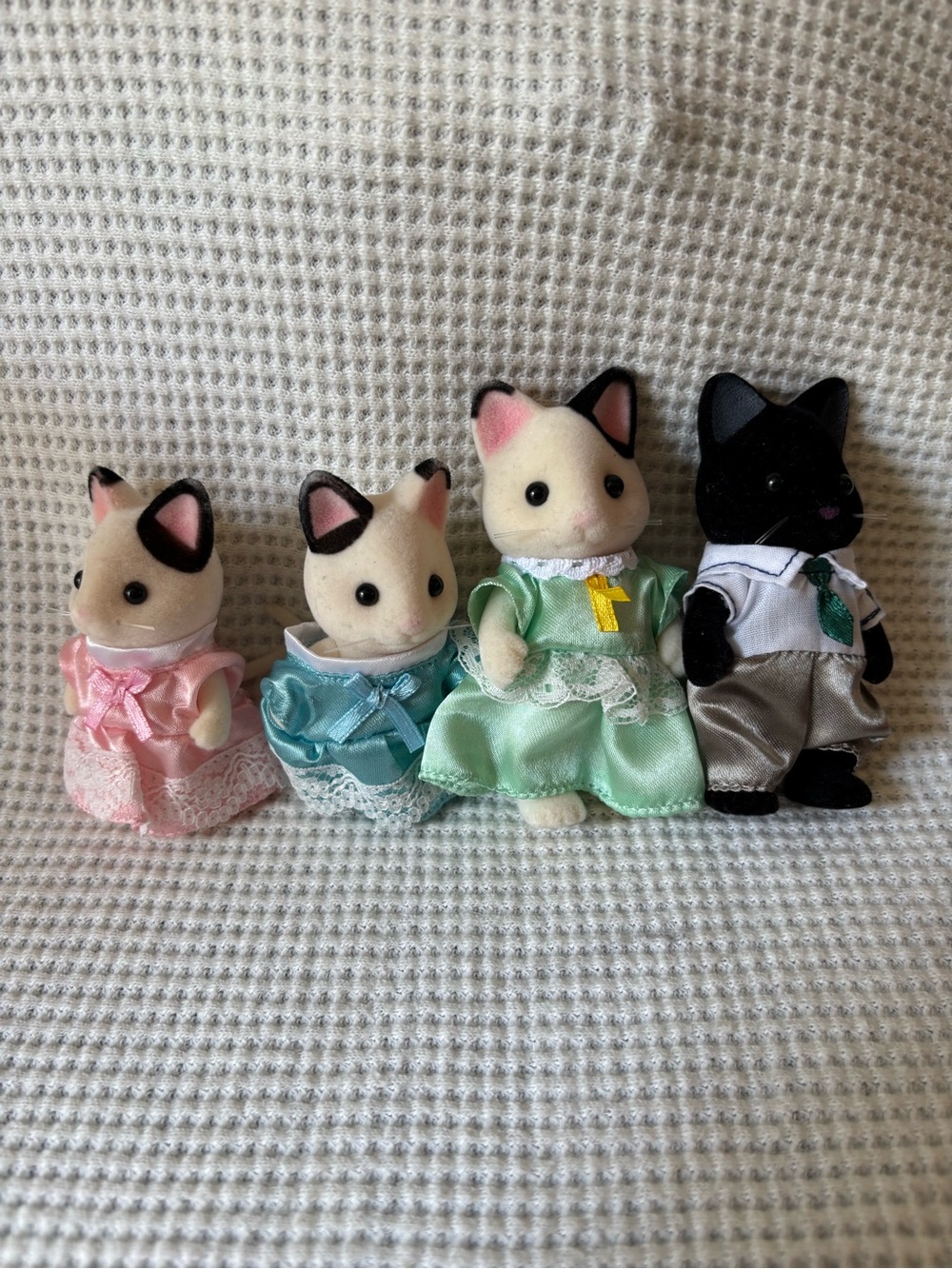 calico critters Tuxedo Cat family Mom Dad Girl Sister dollhouse lot 3”
